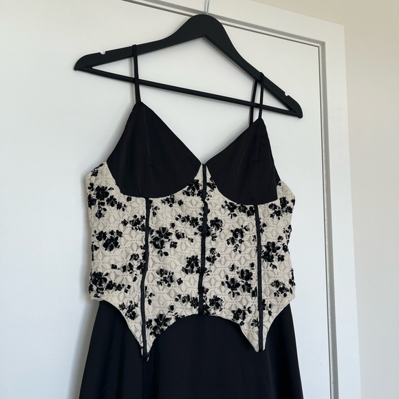 Satin lace detailing midi dress - Picture 3 of 6